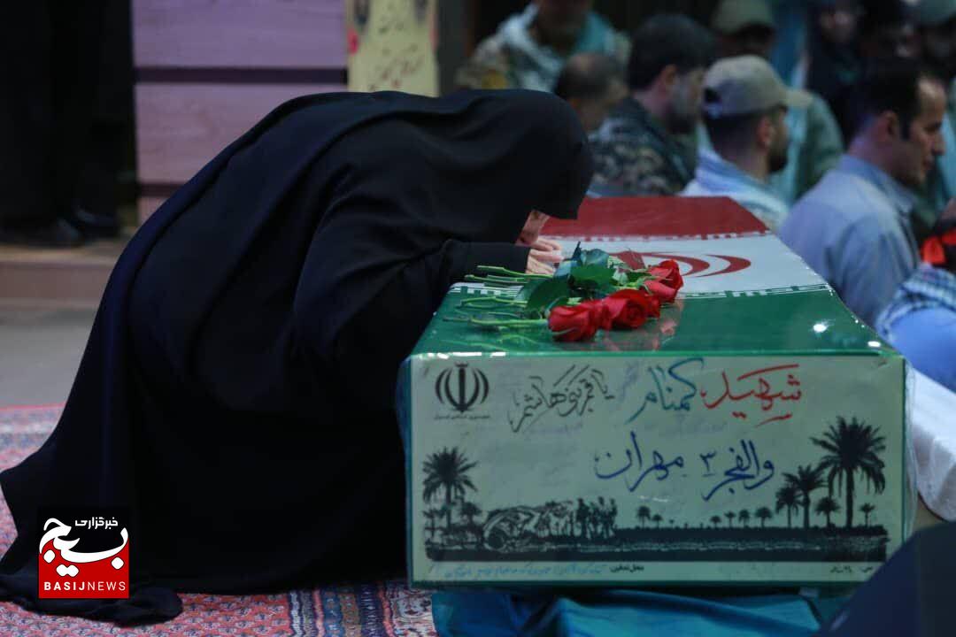 برگزاری مراسم بزرگداشت دفاع مقدس و شهدای جنگ تحمیلی همراه با رونمایی کتاب «پرواز از خیابان»