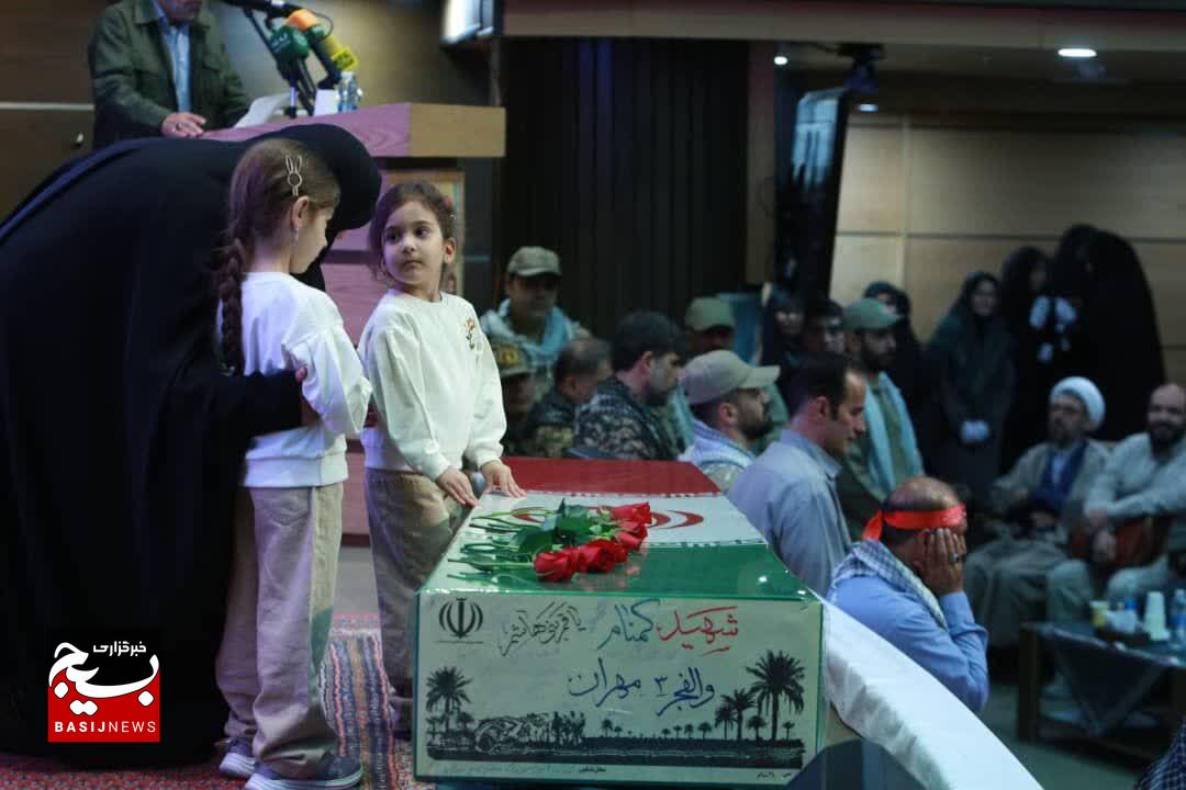 برگزاری مراسم بزرگداشت دفاع مقدس و شهدای جنگ تحمیلی همراه با رونمایی کتاب «پرواز از خیابان»