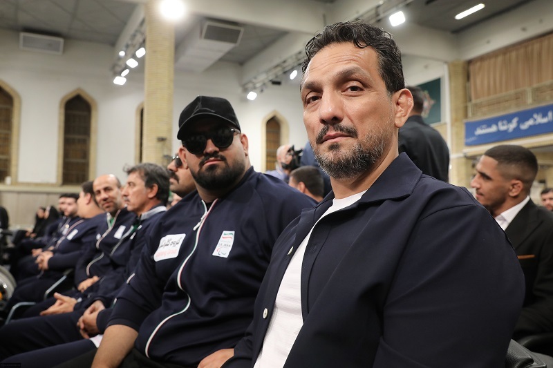 رهبر معظم انقلاب: «احترام به پرچم، سجده و دعای ورزشکاران پیروز» نماد ملت ایران هستند رهبر معظم انقلاب: «احترام به پرچم، سجده و دعای ورزشکاران پیروز» نماد ملت ایران هستند