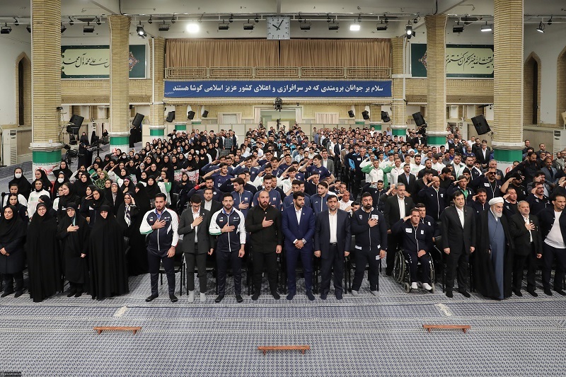 رهبر معظم انقلاب: «احترام به پرچم، سجده و دعای ورزشکاران پیروز» نماد ملت ایران هستند رهبر معظم انقلاب: «احترام به پرچم، سجده و دعای ورزشکاران پیروز» نماد ملت ایران هستند