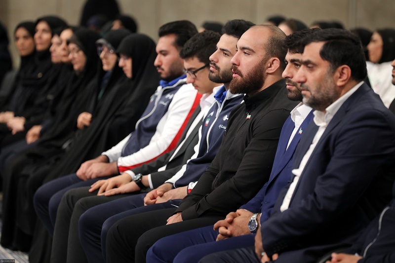 رهبر معظم انقلاب: «احترام به پرچم، سجده و دعای ورزشکاران پیروز» نماد ملت ایران هستند رهبر معظم انقلاب: «احترام به پرچم، سجده و دعای ورزشکاران پیروز» نماد ملت ایران هستند