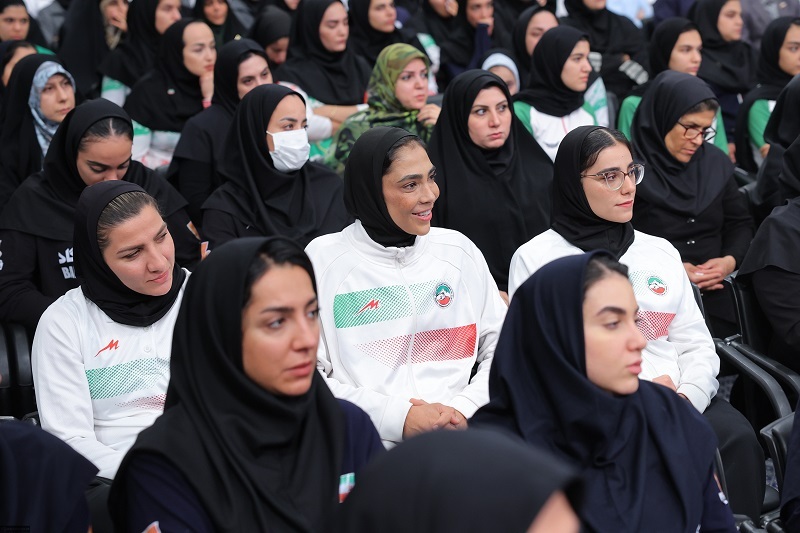 رهبر معظم انقلاب: «احترام به پرچم، سجده و دعای ورزشکاران پیروز» نماد ملت ایران هستند رهبر معظم انقلاب: «احترام به پرچم، سجده و دعای ورزشکاران پیروز» نماد ملت ایران هستند