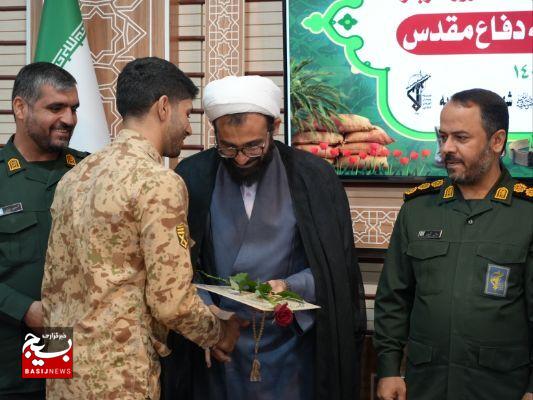 آیین تجلیل و گرامیداشت روز سرباز در عسلویه آیین تجلیل و گرامیداشت روز سرباز در عسلویه