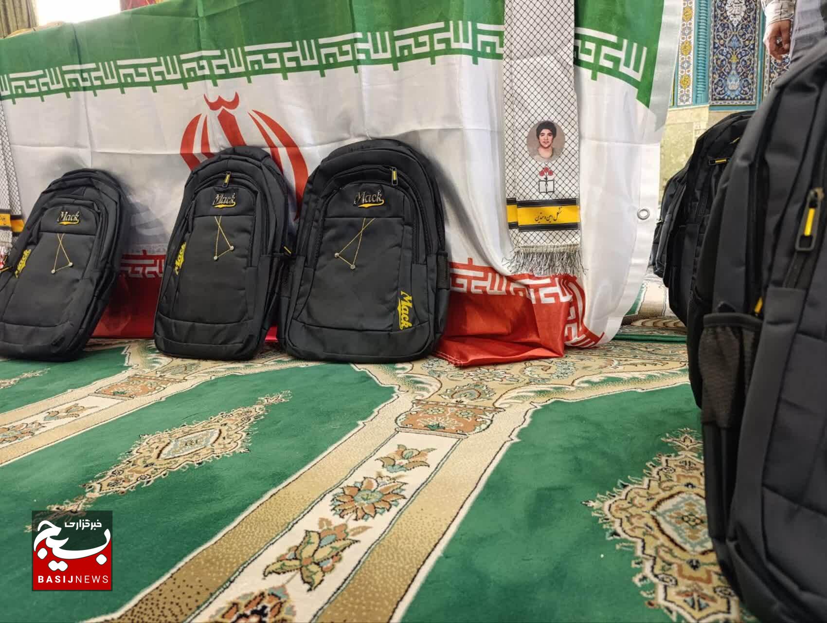 رسالت سپاه و بسیج، خدمتگزاری به مردم و تکلف به پاسداری از انقلاب است رسالت سپاه و بسیج، خدمتگزاری به مردم و تکلف به پاسداری از انقلاب است