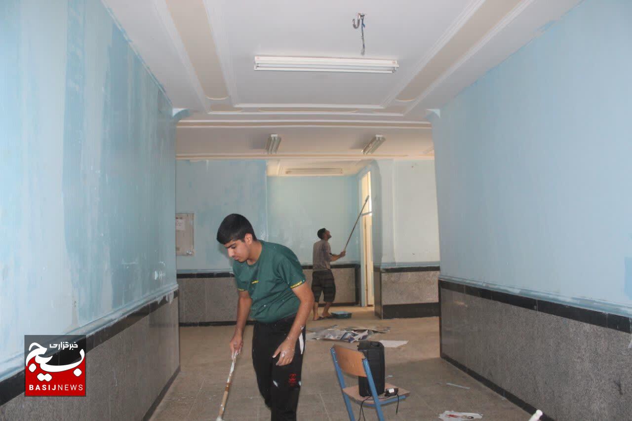 قلمهای جهادی بر دیوارهای مدرسه؛ بسیج سازندگی مسجدسلیمان در رزمایش خدمت قلمهای جهادی بر دیوارهای مدرسه؛ بسیج سازندگی مسجدسلیمان در رزمایش خدمت
