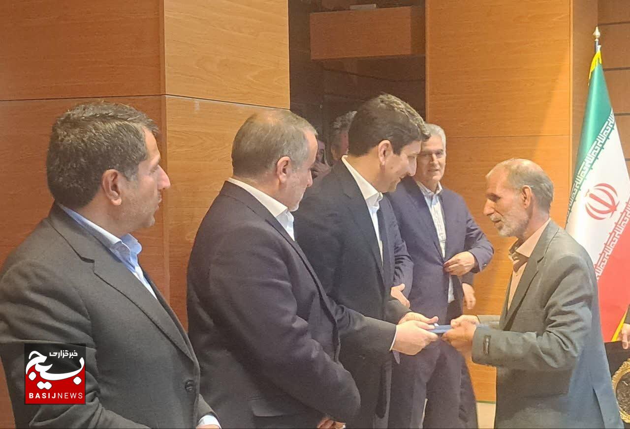 تلاش دولت چهاردهم بر توسعه عدالت ارتباطی در همه روستاها و شهرهاست تلاش دولت چهاردهم بر توسعه عدالت ارتباطی در همه روستاها و شهرهاست