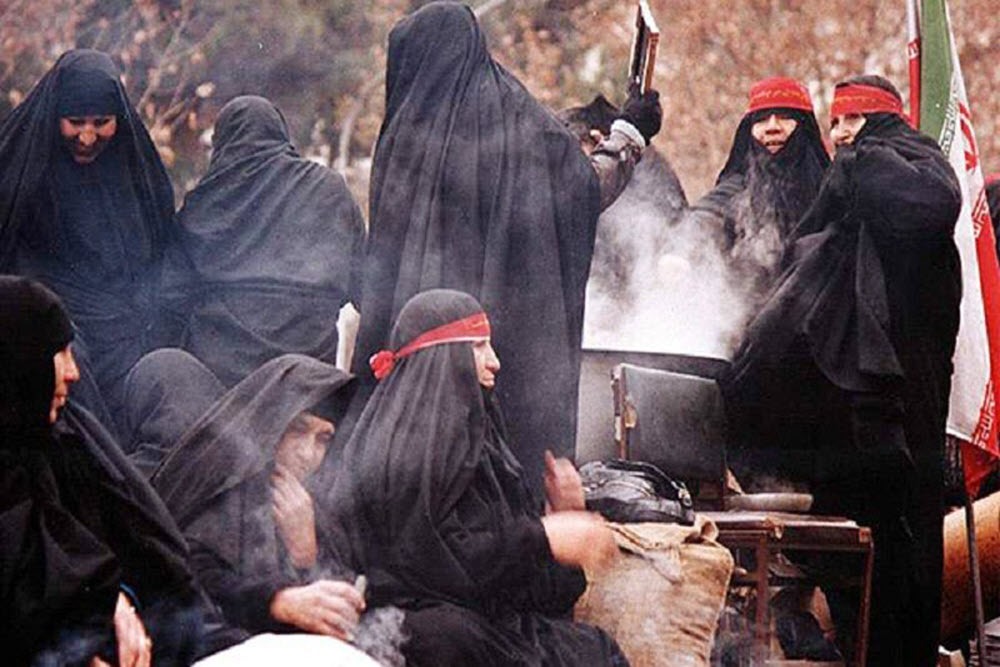 زن، آیینه‌ تمام‌نمای ایثار؛ قهرمانان خاموش حماسه‌ هشت ساله