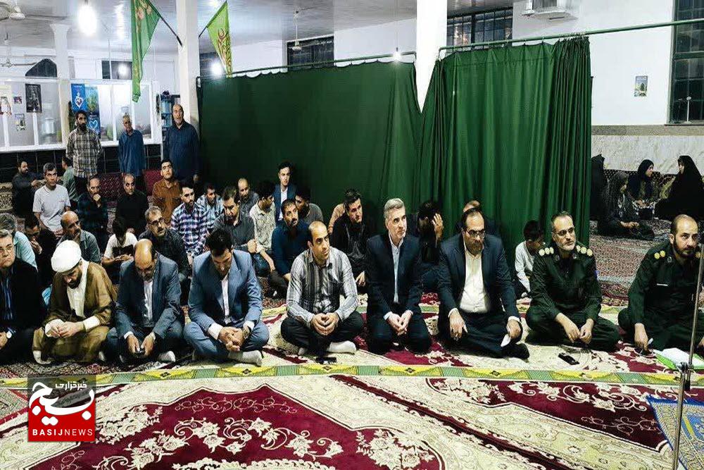 برگزاری میز خدمت مردمی در مسجد حضرت علی‌اصغر(ع) اسدآباد به مناسبت هفته دفاع مقدس