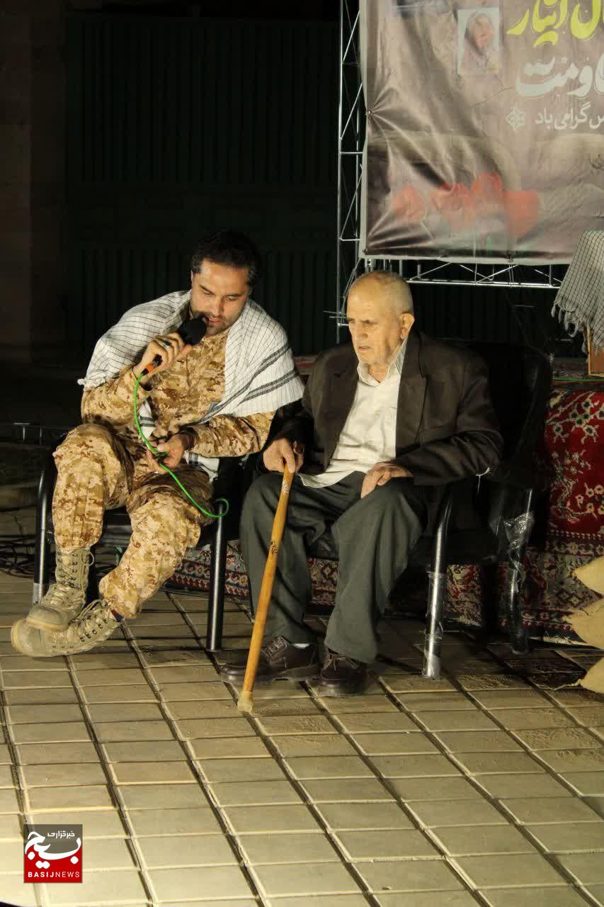 مراسم «شبی با عاشقان» در جوار شهدای گمنام شریفآباد برگزار شد مراسم «شبی با عاشقان» در جوار شهدای گمنام شریفآباد برگزار شد