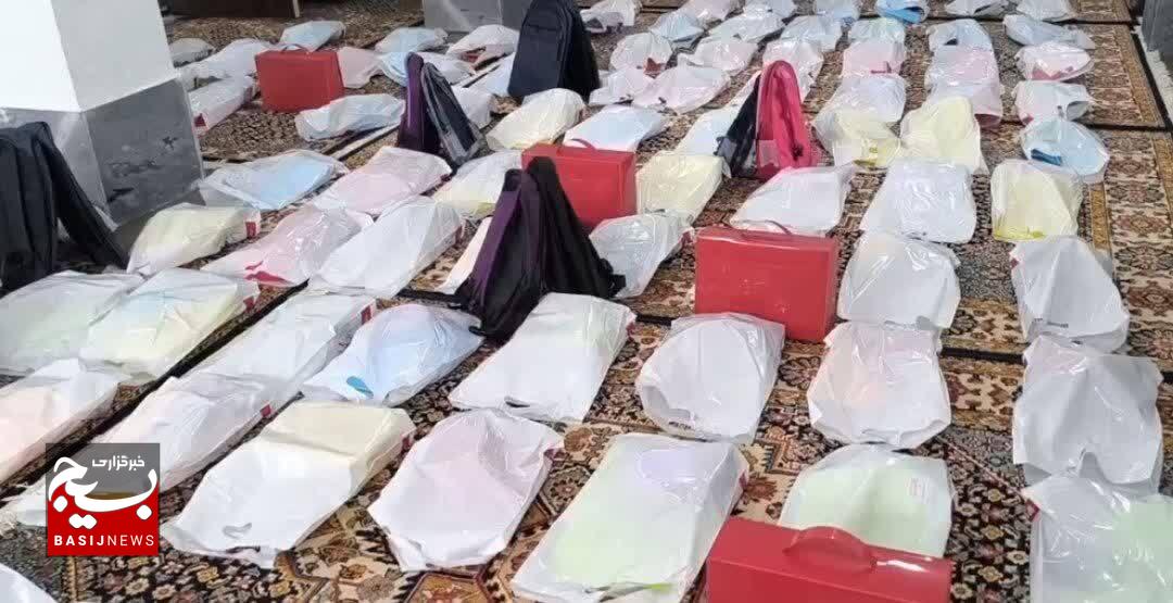توزیع  بیش از ۱۰۰۰ بسته نوشت‌افزار بین دانش‌آموزان کم‌برخوردار با مشارکت جامعه کار و تولید استان گیلان