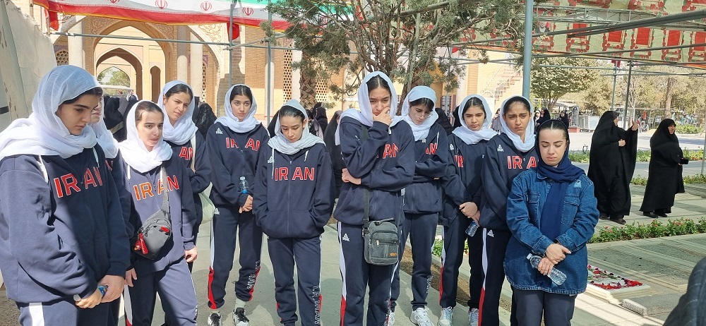 حضور اعضای تیم ملی بسکتبال نوجوانان بر مزار شهدا + تصاویر حضور اعضای تیم ملی بسکتبال نوجوانان بر مزار شهدا + تصاویر