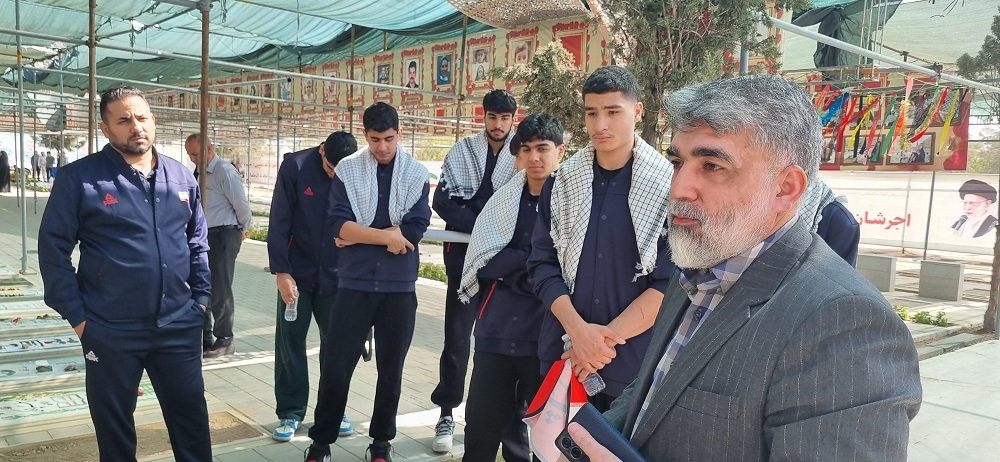 حضور اعضای تیم ملی بسکتبال نوجوانان بر مزار شهدا + تصاویر حضور اعضای تیم ملی بسکتبال نوجوانان بر مزار شهدا + تصاویر