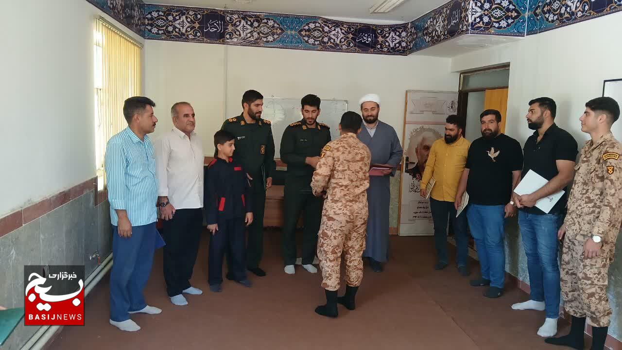 تجلیل از سربازان و بسیجیان نمونه در حوزه مقاومت حضرت امیر(ع) سپاه ناحیه عشایری
