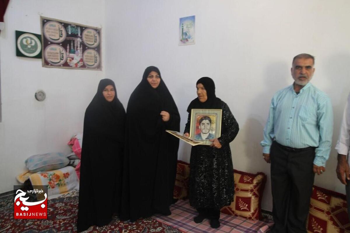 دیدار با خانواده شهید عبدالرسول حیدری توسط حوزه مقاومت بسیج حضرت معصومه (س)تنگستان