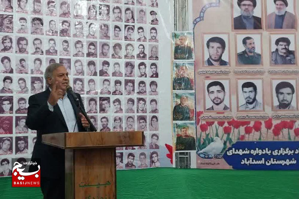 مکتب عاشورا و ولایت فقیه کلید پیروزی‌های ملت ایران است