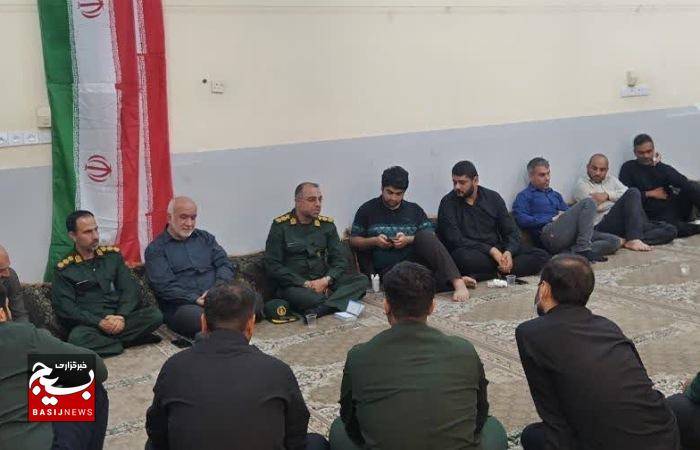 دیدار صمیمانه فرمانده سپاه شهرستان گناوه با جمعی از فرماندهان پایگاهها و بسیجیان حوزه نجف اشرف این شهرستان