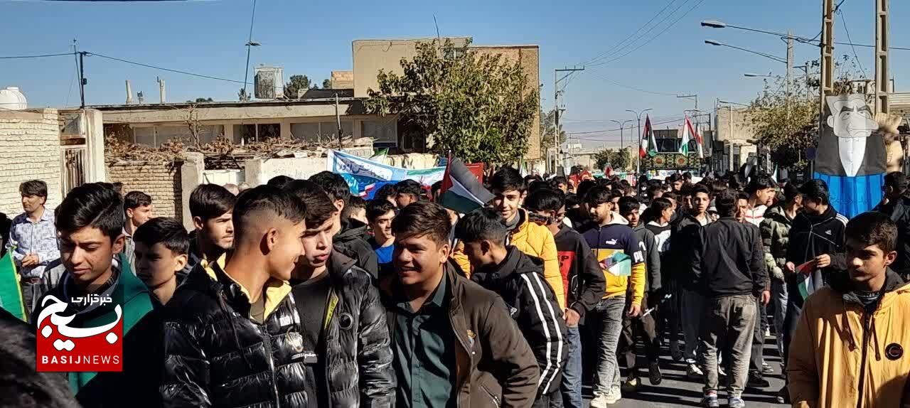 طنین فریاد استکبارستیزی مردم ششتمد در راهپیمایی باشکوه ۱۳ آبان