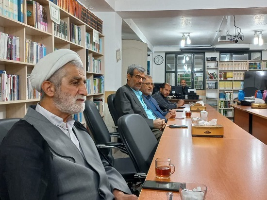 برگزاری جلسه کتاب خوانی ادبیات پایداری به مناسبت هفته بسیج