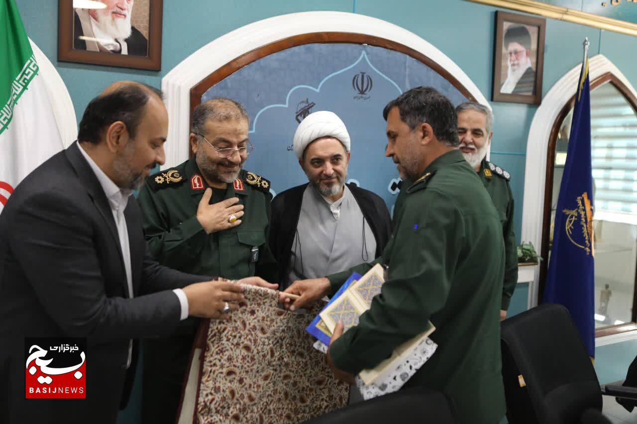 آیین تکریم و معارفه مسئول سازمان بسیج دانش‌آموزی با حضور سردار سلیمانی