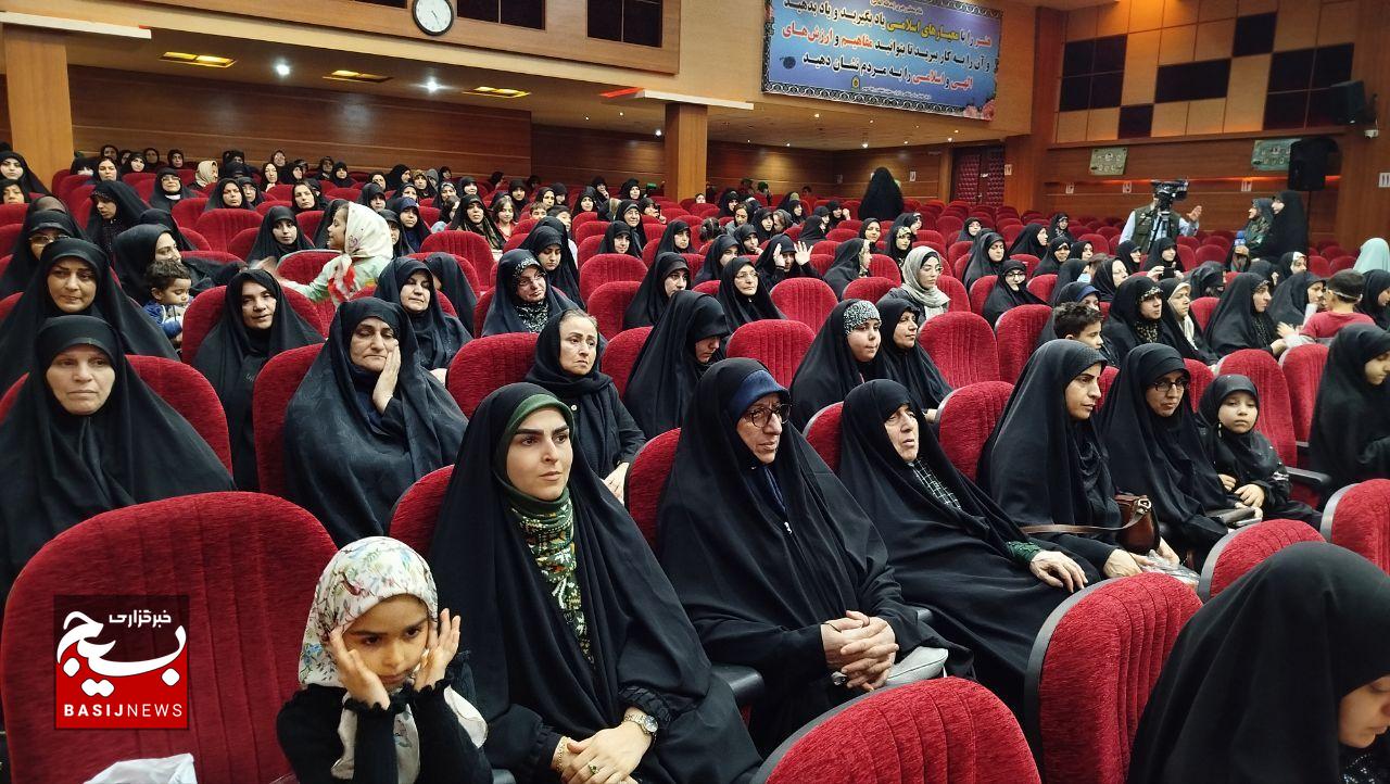 زن، عنصر تمدن‌ساز اسلامی است 