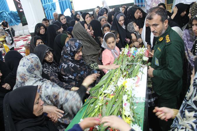 گوشه‌هایی از مراسم استقبال از شهید گمنام در بخش ساحلی دلوار