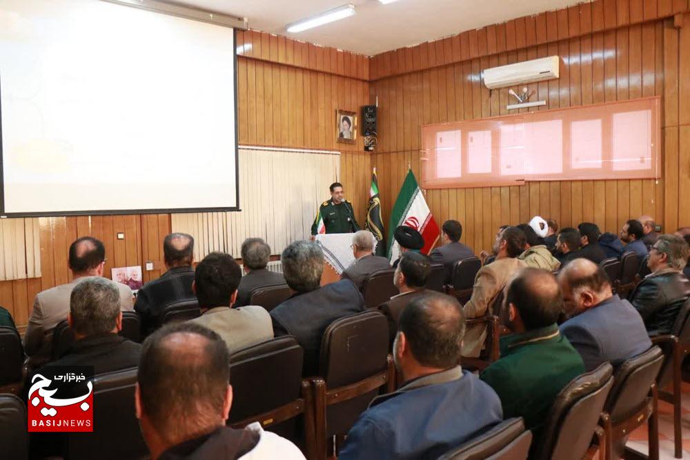 جامعه کارگری ستونهای اصلی عزت ملی و اقتدار نظام جامعه کارگری ستونهای اصلی عزت ملی و اقتدار نظام