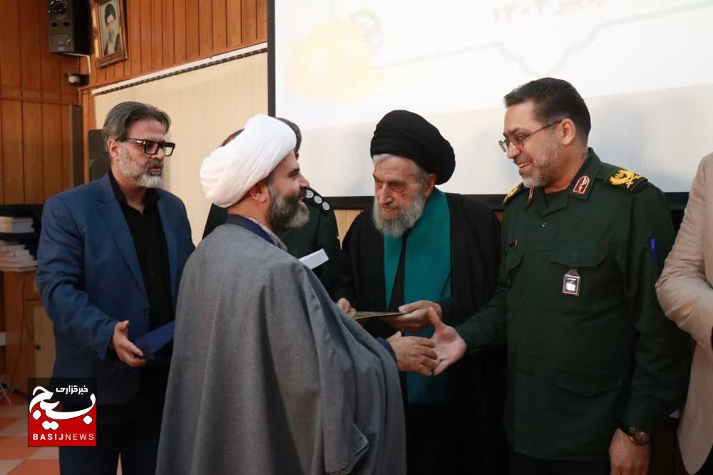جامعه کارگری ستونهای اصلی عزت ملی و اقتدار نظام جامعه کارگری ستونهای اصلی عزت ملی و اقتدار نظام