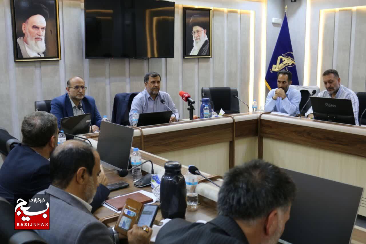 جامعه عشایری ایران حقیقتا جامعهای تلاشگر و مَرد میدان است و خالصانه و صمیمی، هر آنچه داشته را پای کار انقلاب آورده است جامعه عشایری ایران حقیقتا جامعهای تلاشگر و مَرد میدان است و خالصانه و صمیمی، هر آنچه داشته را پای کار انقلاب آورده است