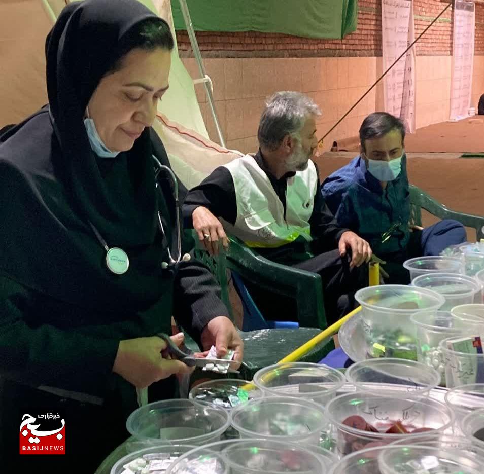 دل به جادههای جهادی؛ روایت بانویی که پرستاری را با خدمت معنا میکند دل به جادههای جهادی؛ روایت بانویی که پرستاری را با خدمت معنا میکند