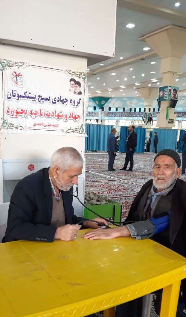 برگزاری میز خدمت سلامت بسیج پیشکسوتان بجنورد به مناسبت هفته بسیج