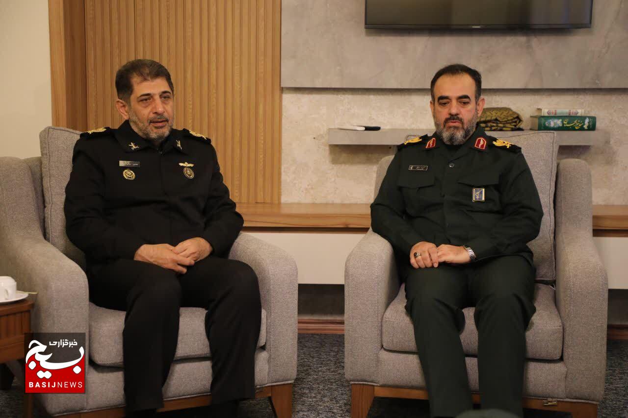 دیدار فرمانده سپاه قدس گیلان با فرمانده منطقه چهارم دریایی امام رضا(ع) نیروی دریایی ارتش در انزلی دیدار فرمانده سپاه قدس گیلان با فرمانده منطقه چهارم دریایی امام رضا(ع) نیروی دریایی ارتش در انزلی