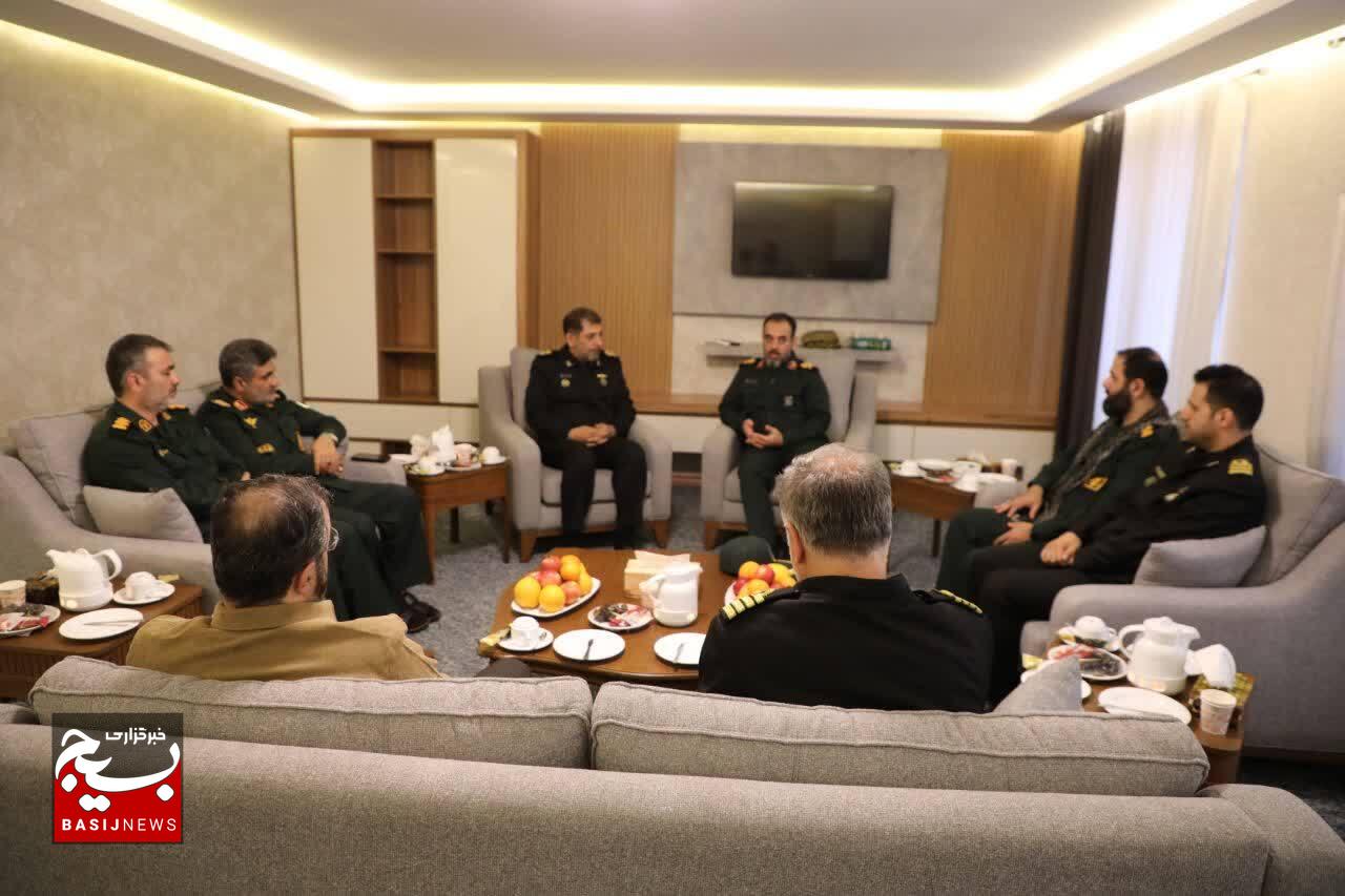 دیدار فرمانده سپاه قدس گیلان با فرمانده منطقه چهارم دریایی امام رضا(ع) نیروی دریایی ارتش در انزلی دیدار فرمانده سپاه قدس گیلان با فرمانده منطقه چهارم دریایی امام رضا(ع) نیروی دریایی ارتش در انزلی