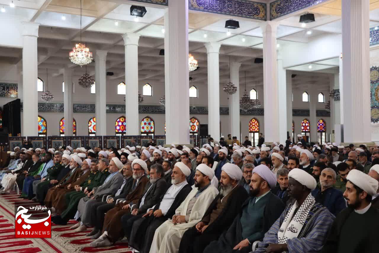 پایبندی به ولایت فقیه رمز استقلال و پیروزی ملت‌هاست