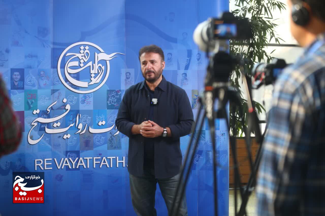 آیین گرامیداشت روز تکریم مادران و همسران شهدا و رونمایی از کتاب «حواسم هست» با حضور مادر شهید مدافع حرم «سجاد زبرجدی»