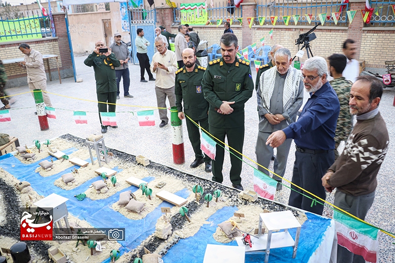 بازدید فرمانده سپاه حضرت جوادالائمه‌(ع) شهرستان دشتستان از نمایشگاه «یادیاران» در برازجان