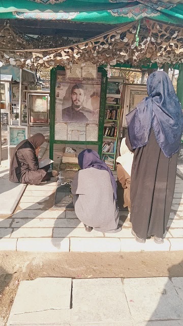 غبار روبی مزار شهدا توسط پایگاه صیاد شیرازی صورت گرفت غبار روبی مزار شهدا توسط پایگاه صیاد شیرازی صورت گرفت