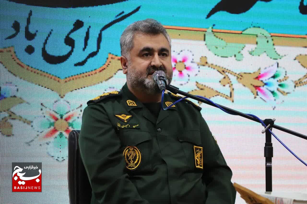 برگزاری اردوی آمادگی دفاعی دانش‌آموزان دختر در مزار شهدای رشت  