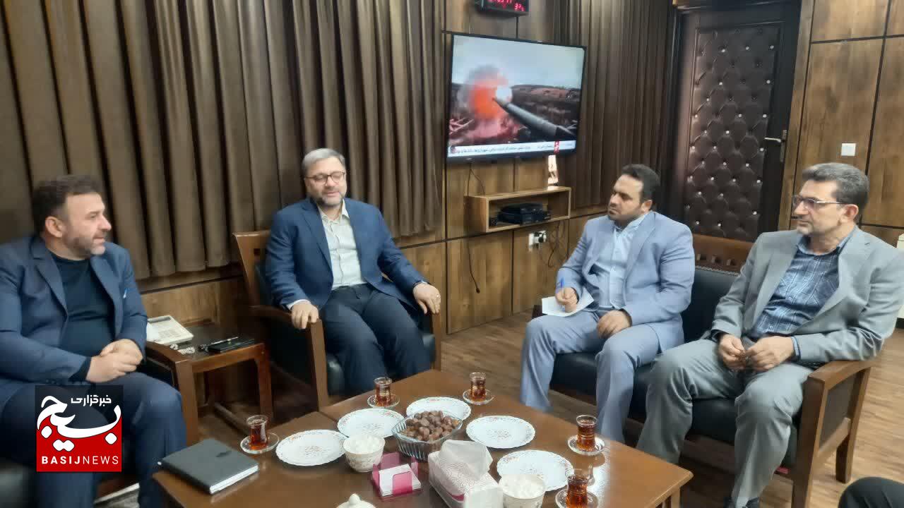 دیدار مسئول بسیج هنرمندان لرستان با مدیرکل صدا و سیما
