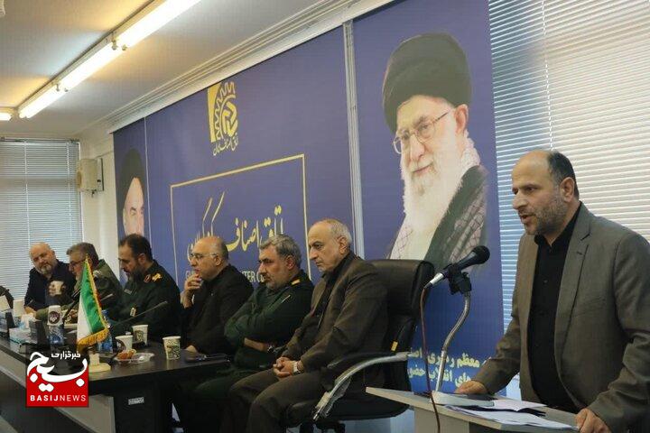 اصناف در مأموریتهای جهادی همواره پای کار انقلاب بوده اند اصناف در مأموریتهای جهادی همواره پای کار انقلاب بوده اند