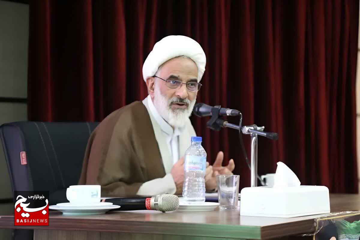 دشمن با جنگ شناختی به دنبال ضربه به نظام است