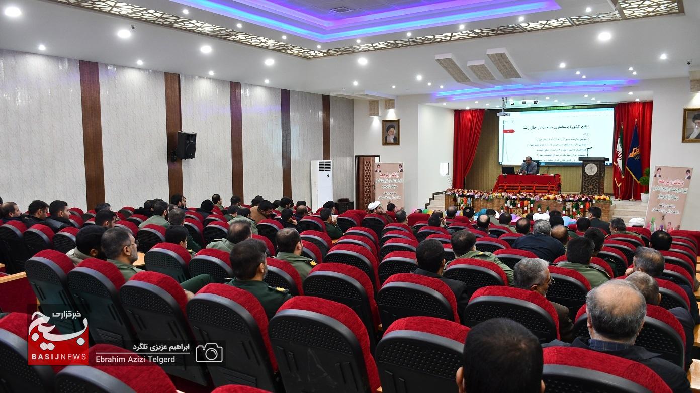 تجلیل از خانواده های پیشگام در ازدواج آسان و فرزند آوری در سپاه فتح تجلیل از خانواده های پیشگام در ازدواج آسان و فرزند آوری در سپاه فتح