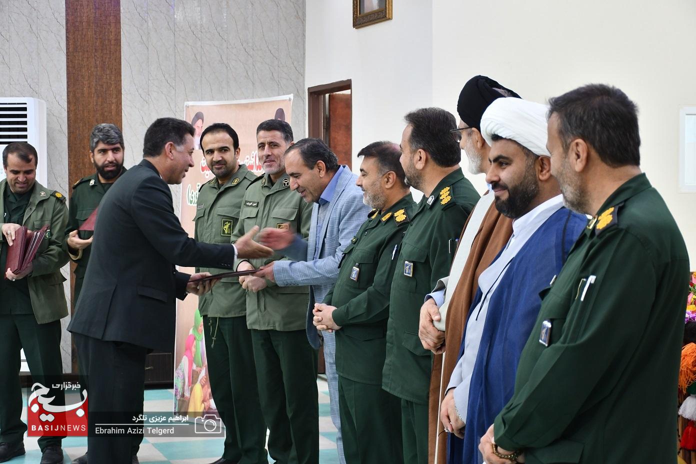 تجلیل از خانواده های پیشگام در ازدواج آسان و فرزند آوری در سپاه فتح تجلیل از خانواده های پیشگام در ازدواج آسان و فرزند آوری در سپاه فتح