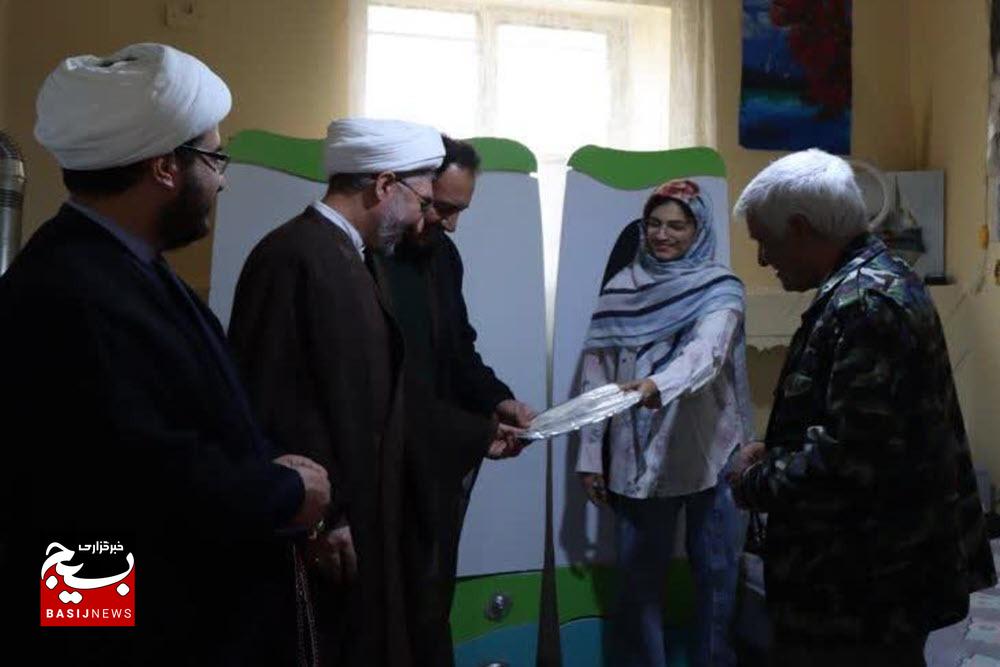 استعداد ناب دختر ناشنوای همدانی در سیاه‌قلم 