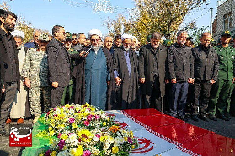 امنیت کشور مرهون شهداست امنیت کشور مرهون شهداست