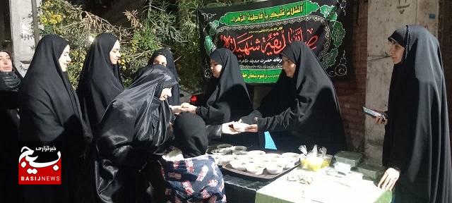 ایستگاه صلواتی به مناسبت شهادت حضرت زهرا (س) توسط دختران نوجوان پایگاه ایستگاه صلواتی به مناسبت شهادت حضرت زهرا (س) توسط دختران نوجوان پایگاه