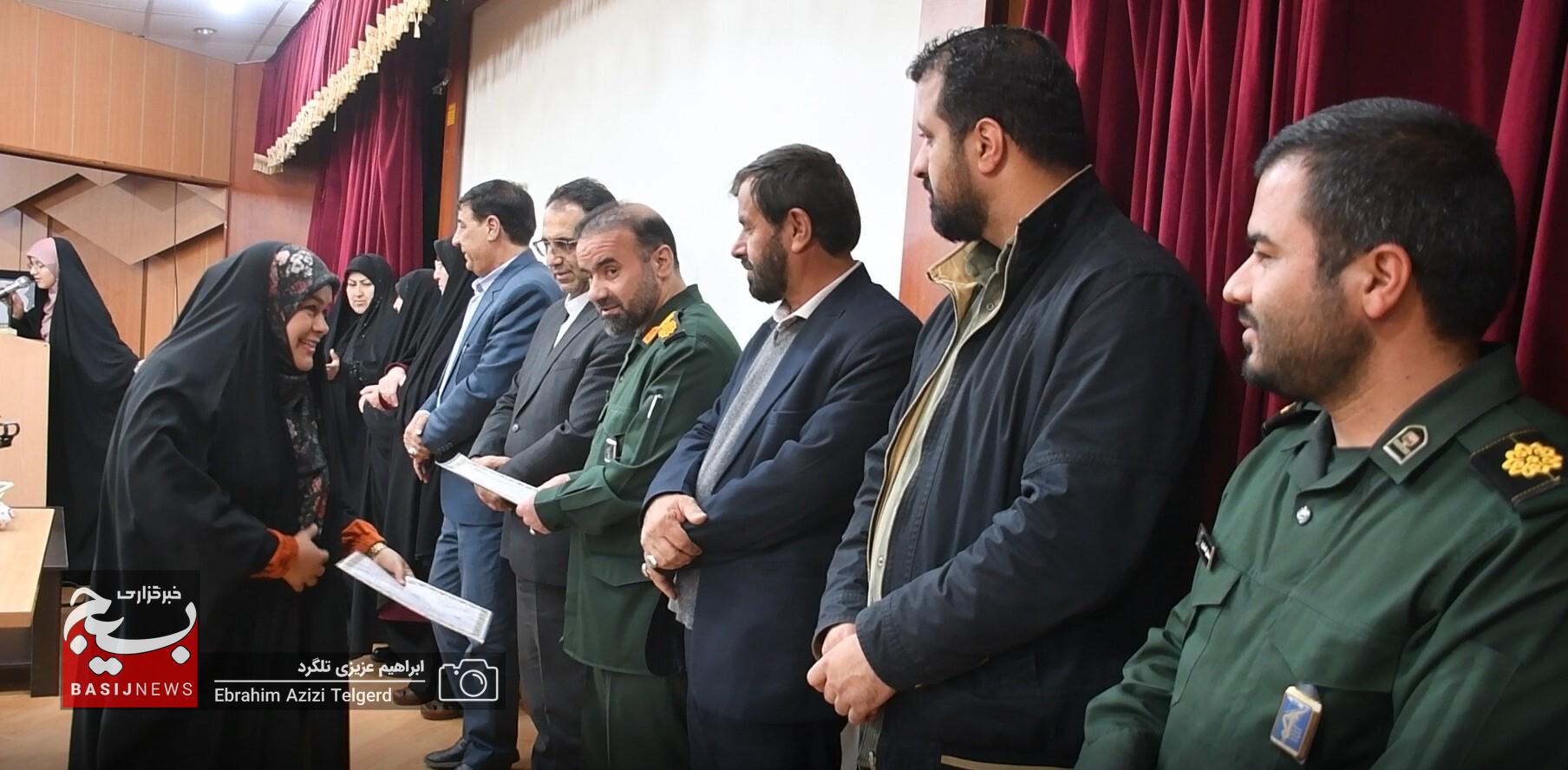 100 نفر از عوامل طرح های بسیج دانش آموزی کهگیلویه و بویراحمد تجلیل شدند 100 نفر از عوامل طرح های بسیج دانش آموزی کهگیلویه و بویراحمد تجلیل شدند
