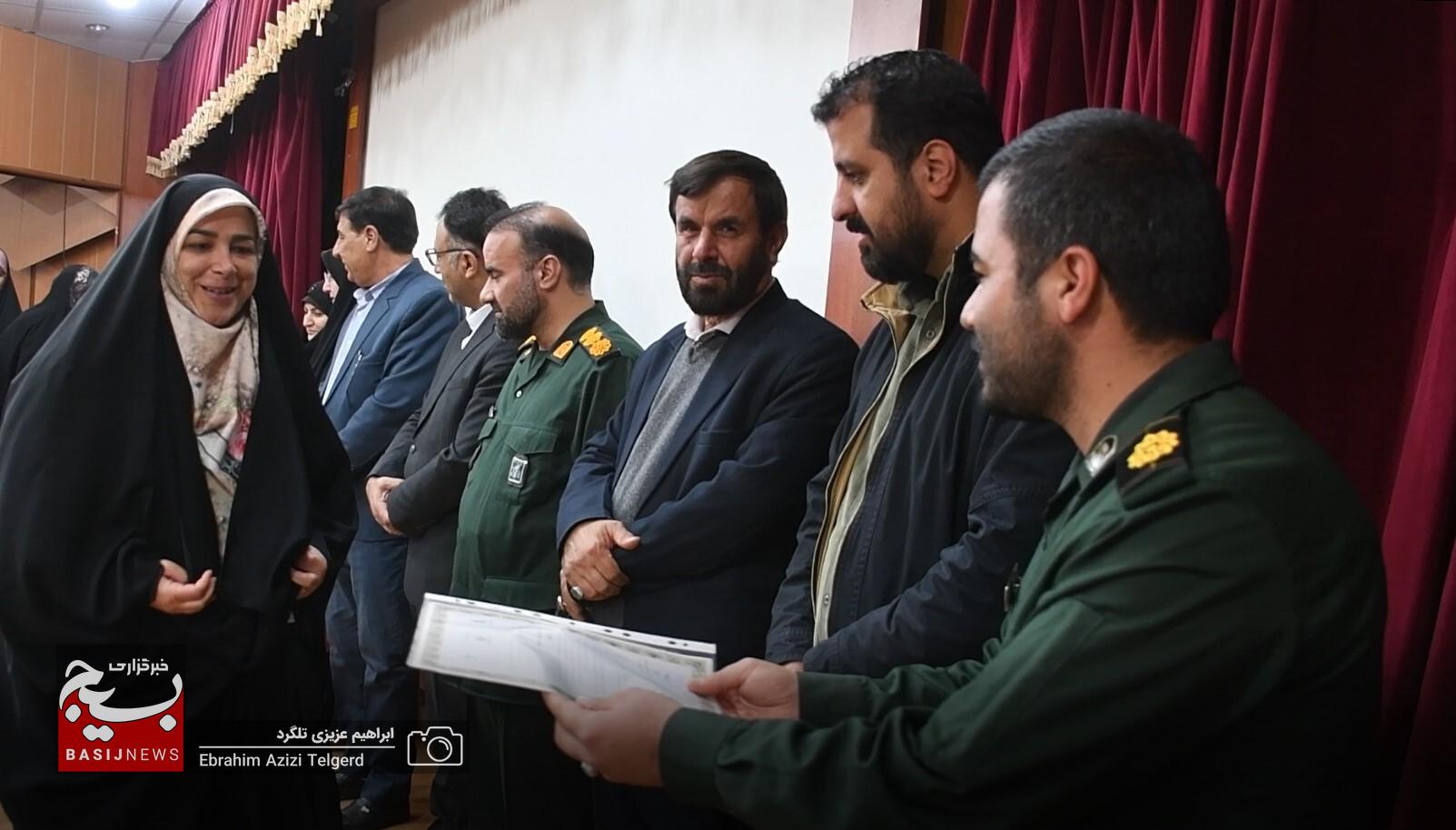 100 نفر از عوامل طرح های بسیج دانش آموزی کهگیلویه و بویراحمد تجلیل شدند 100 نفر از عوامل طرح های بسیج دانش آموزی کهگیلویه و بویراحمد تجلیل شدند