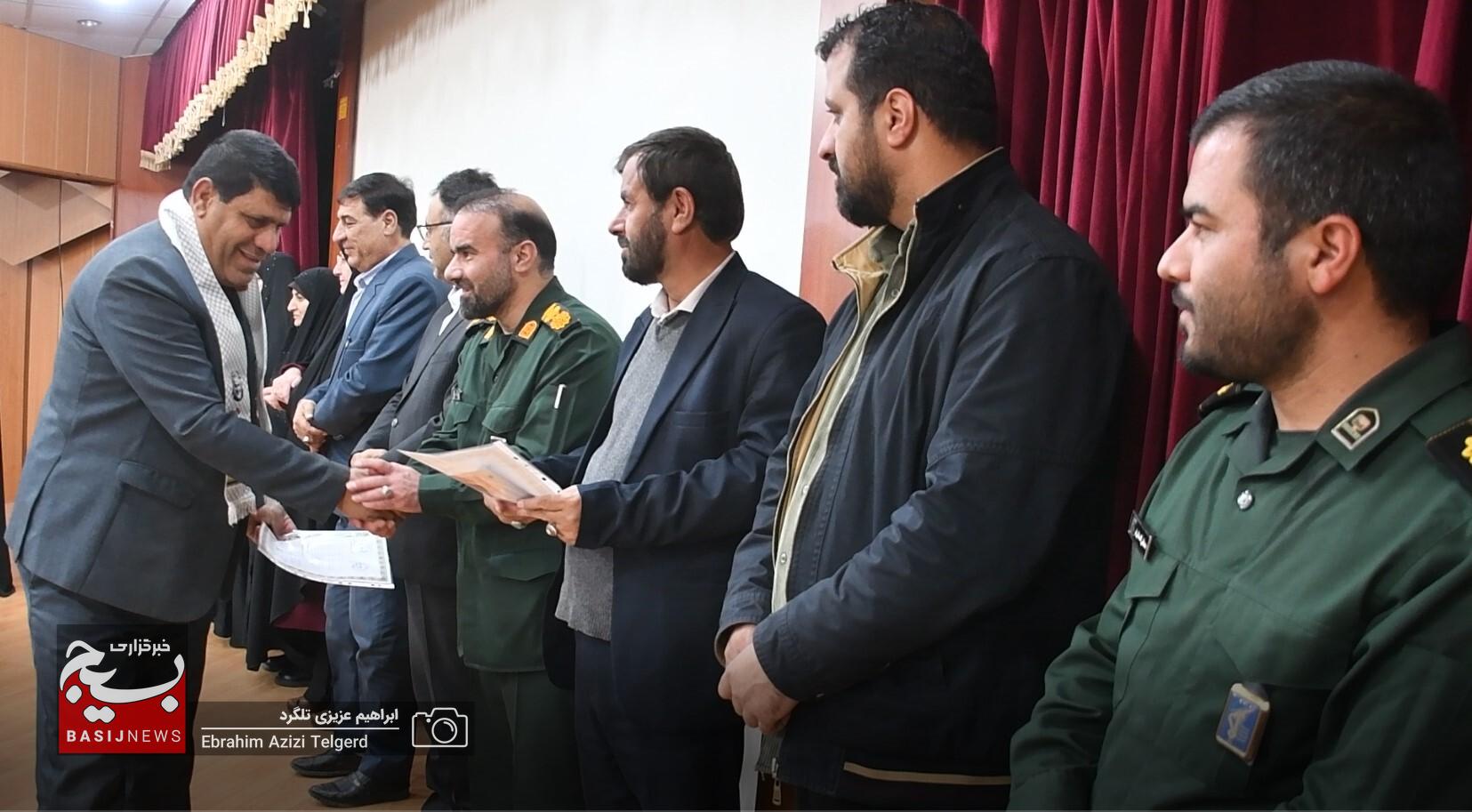 100 نفر از عوامل طرح های بسیج دانش آموزی کهگیلویه و بویراحمد تجلیل شدند 100 نفر از عوامل طرح های بسیج دانش آموزی کهگیلویه و بویراحمد تجلیل شدند