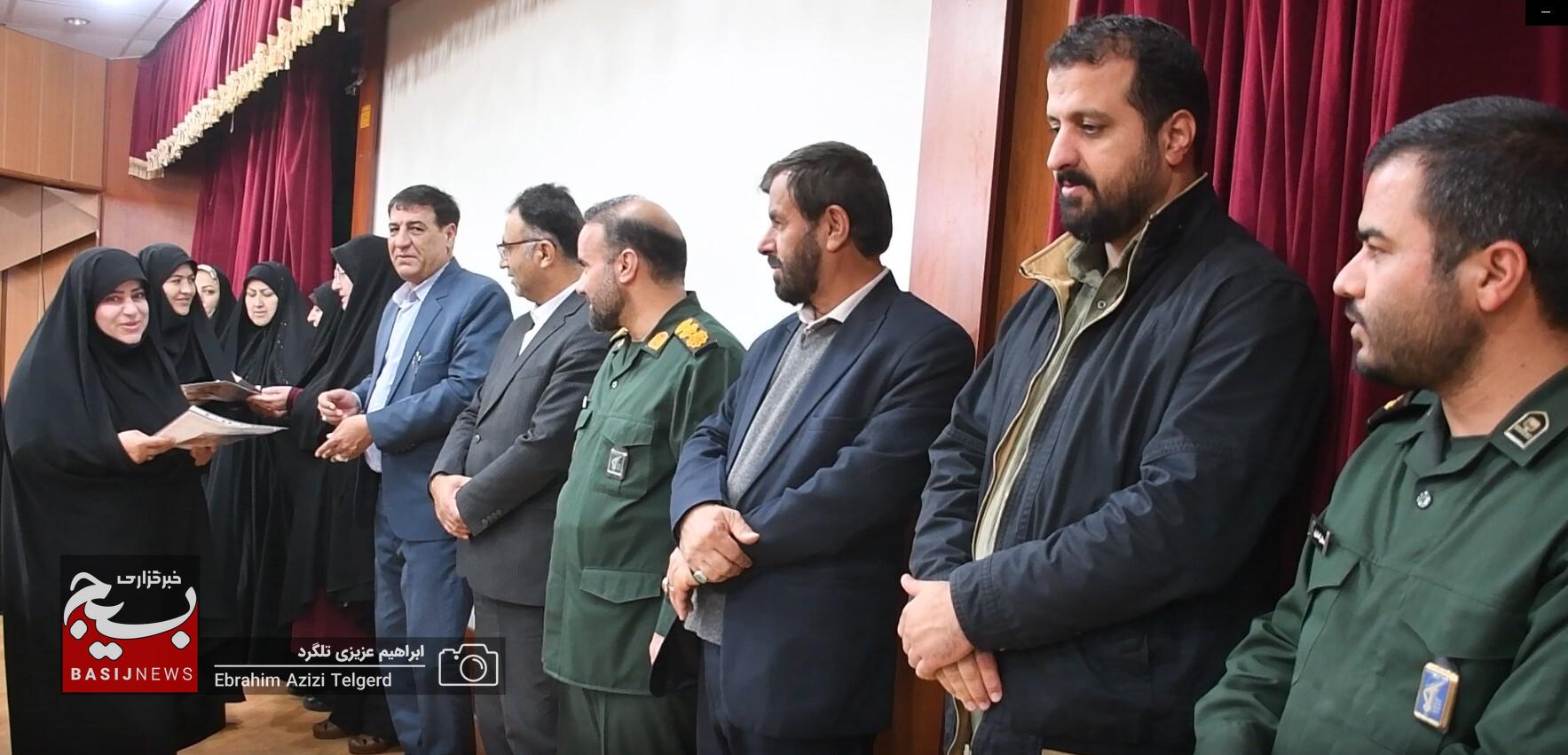 100 نفر از عوامل طرح های بسیج دانش آموزی کهگیلویه و بویراحمد تجلیل شدند 100 نفر از عوامل طرح های بسیج دانش آموزی کهگیلویه و بویراحمد تجلیل شدند