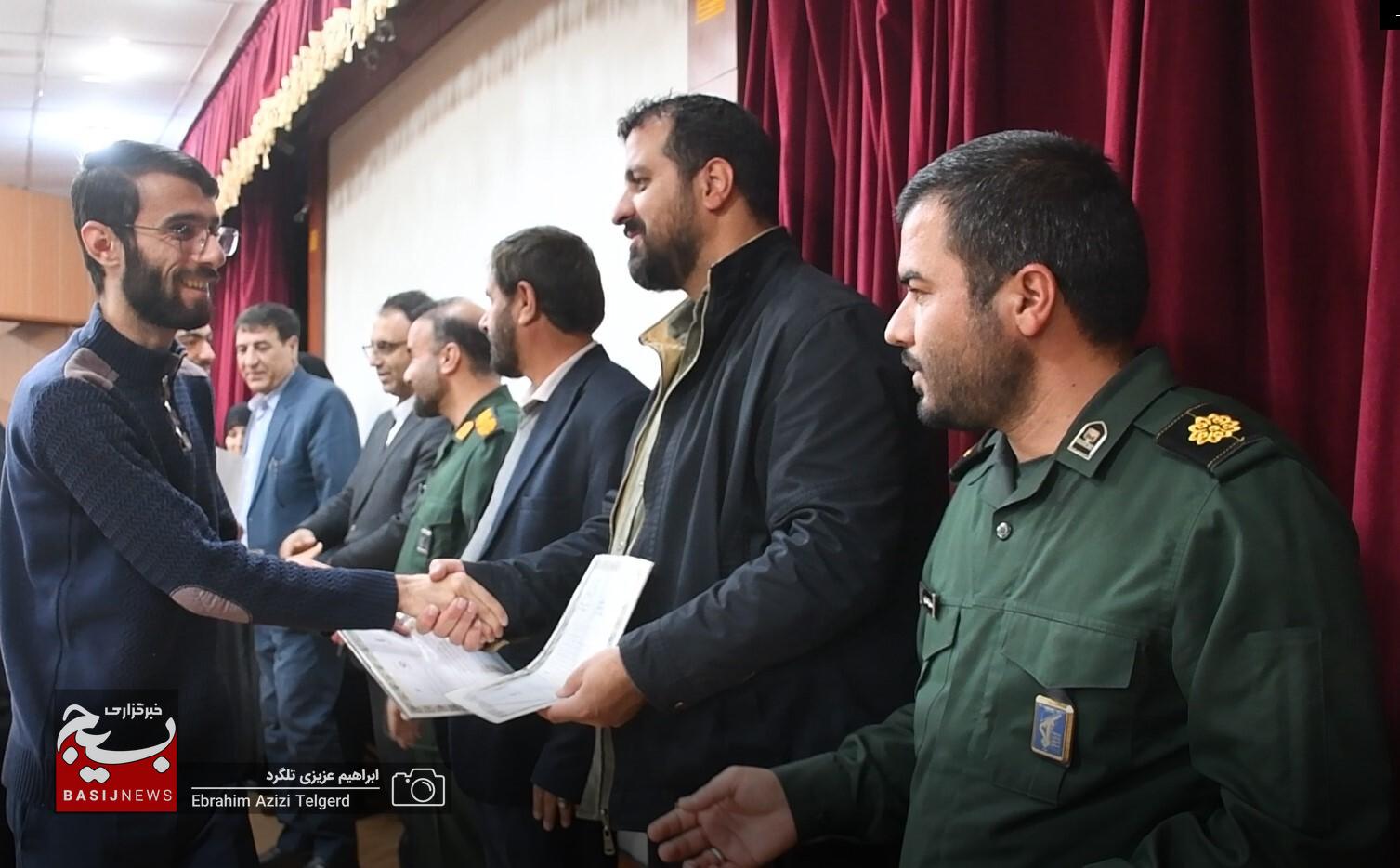 100 نفر از عوامل طرح های بسیج دانش آموزی کهگیلویه و بویراحمد تجلیل شدند 100 نفر از عوامل طرح های بسیج دانش آموزی کهگیلویه و بویراحمد تجلیل شدند